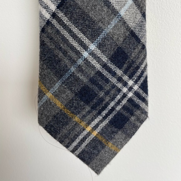 Tommy Hilfiger Wool  Tie - Picture 5 of 5